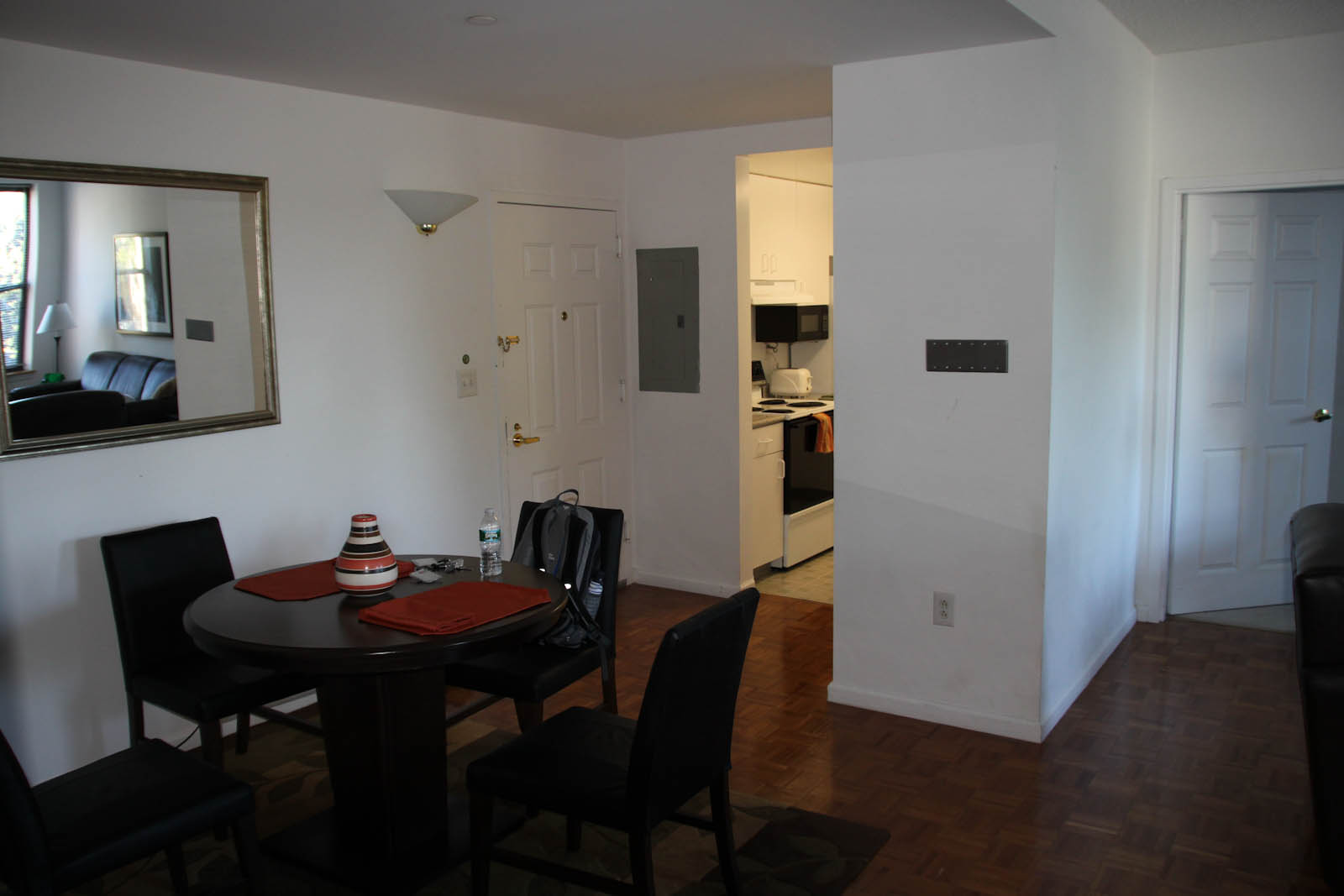 Essbereich mit Blick auf Küche Essbereich mit Blick auf Küche